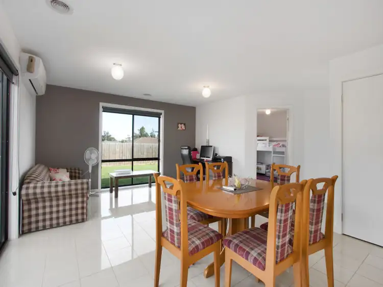 Fifth view of Homely house listing, 2 Wordsworth Court, Drouin VIC 3818