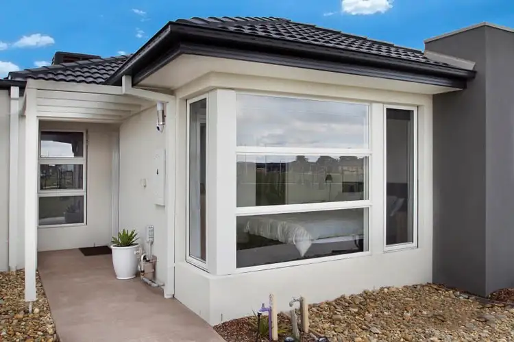 4 Moorcroft Terrace, Officer VIC 3809