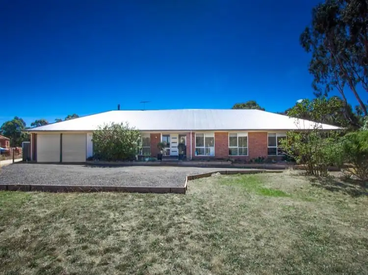 20 Gordon Crescent, Romsey VIC 3434