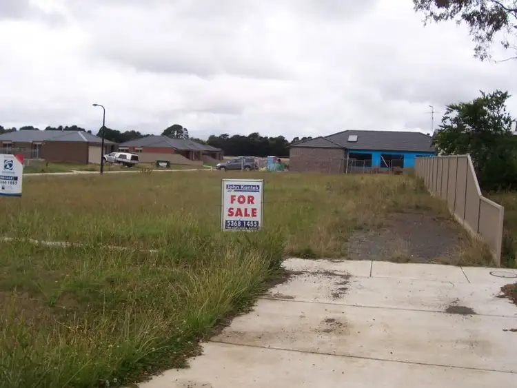 Fitches Court, Ballan VIC 3342