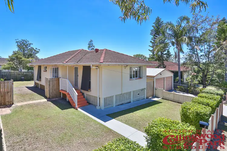 17 Overell Crescent, Riverview QLD 4303