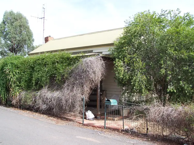 14 LITTLE REEF STREET, Wedderburn VIC 3518