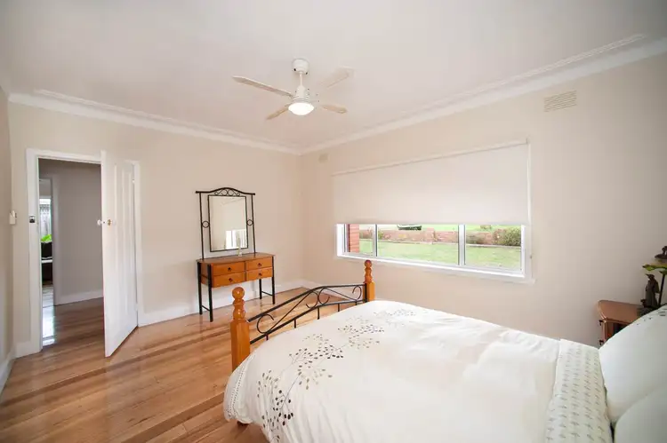 Fifth view of Homely house listing, 1/218 Princes Way, Drouin VIC 3818