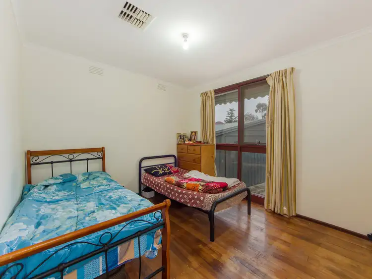 Seventh view of Homely house listing, 5 Halifax Court, St Albans VIC 3021