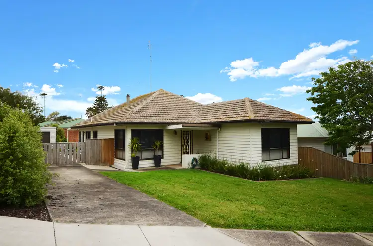 8 Sutton Avenue, Portland VIC 3305