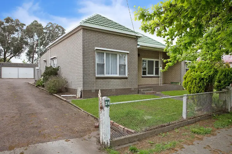 24 Burns Street, Hamilton VIC 3300