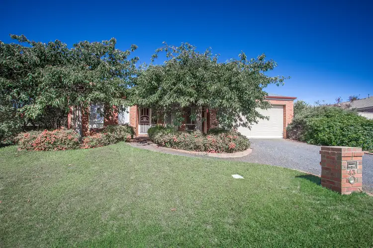 43 Robb Drive, Romsey VIC 3434