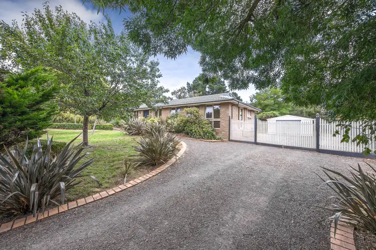 15 Old Farm Way, Romsey VIC 3434