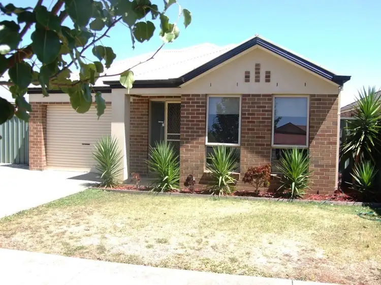 14 Taunton Place, Lake Gardens VIC 3355
