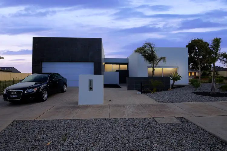 2 Johnsfield Corner, Cairnlea VIC 3023