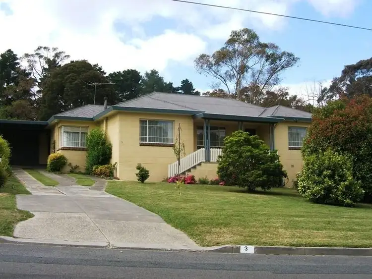 3 Jones Ave, Mount Clear VIC 3350