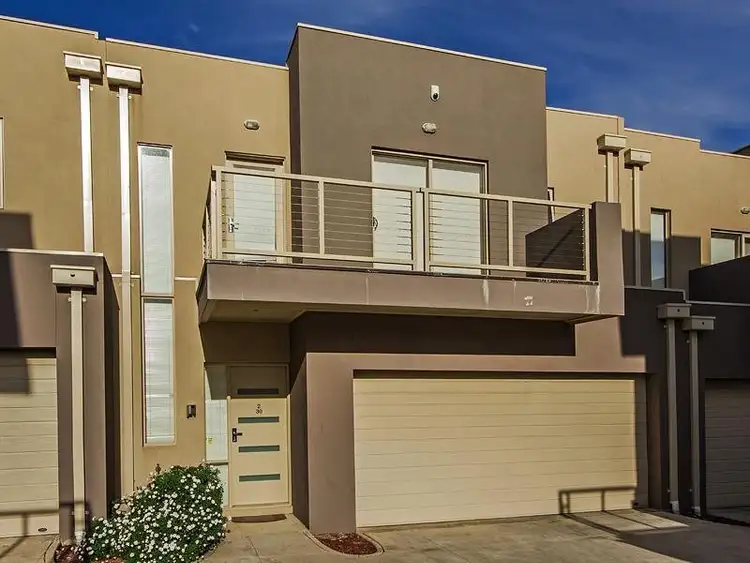 2/30 Cranwell Square, Caroline Springs VIC 3023