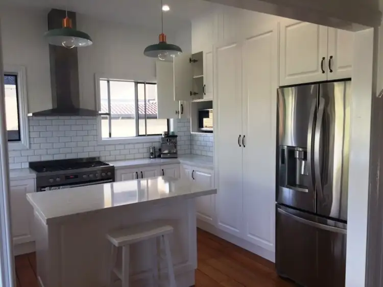 6 teape Street, Silkstone QLD 4304