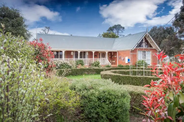49 White Avenue, Romsey VIC 3434