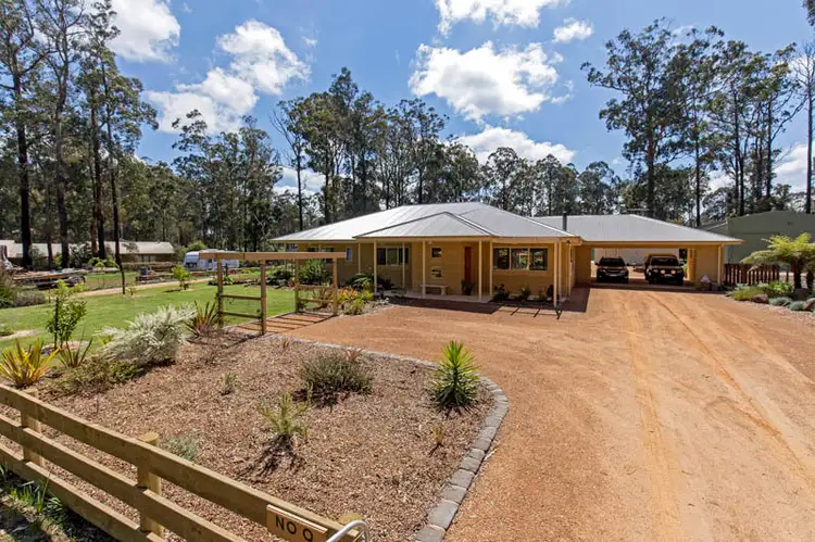 9 Sycamore Grove, Kinglake VIC 3763