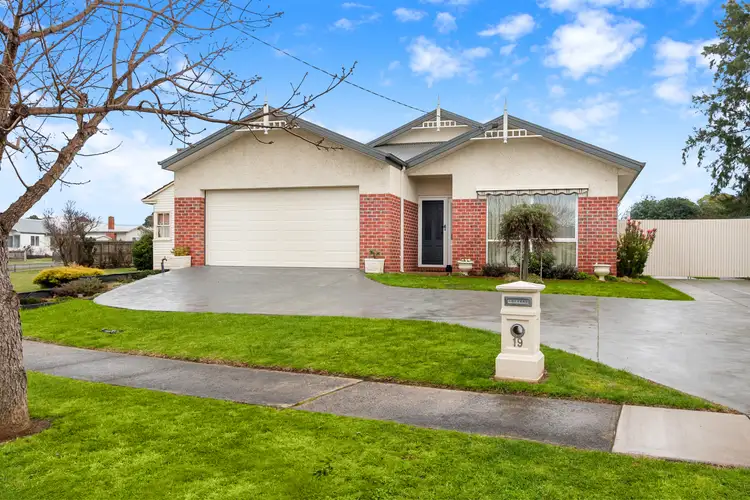 19 Gloucester Place, Warragul VIC 3820