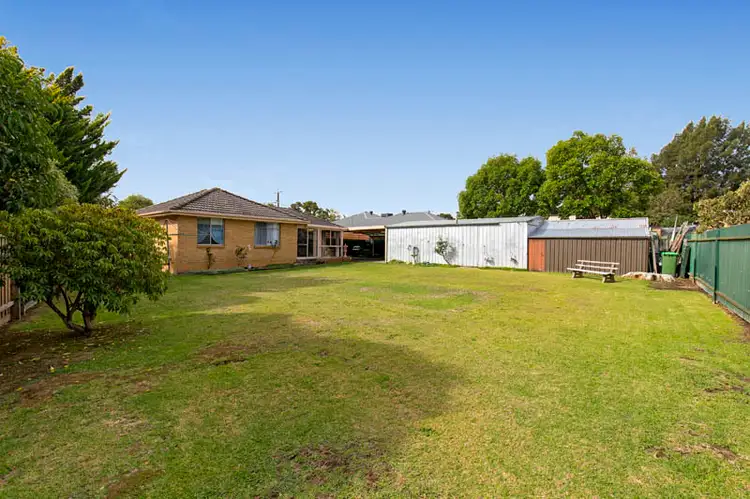 2 Grace Avenue, Mooroolbark VIC 3138