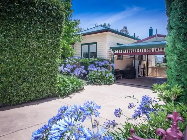 112 Barry Street, Romsey VIC 3434