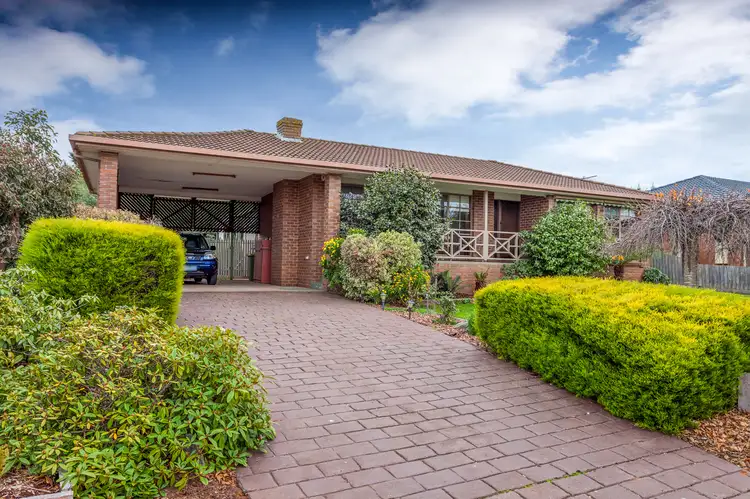 22 Jinker Way, Romsey VIC 3434