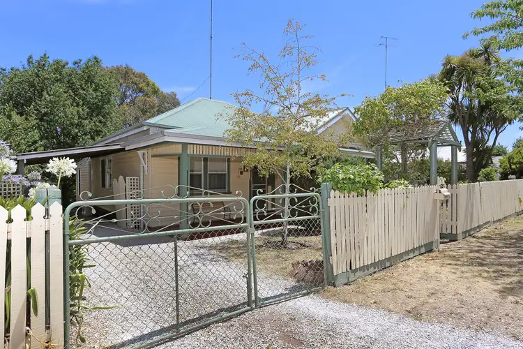 15 Carmichael Street, Hamilton VIC 3300
