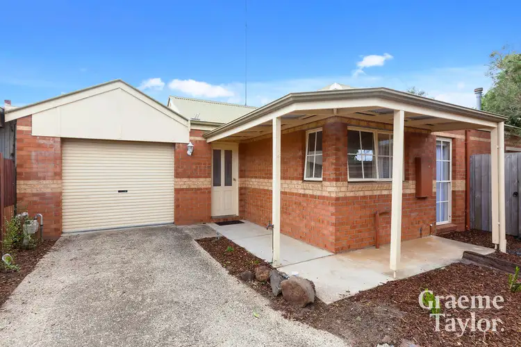 Main view of Homely unit listing, 2/6 Westcott Street, Newtown VIC 3220