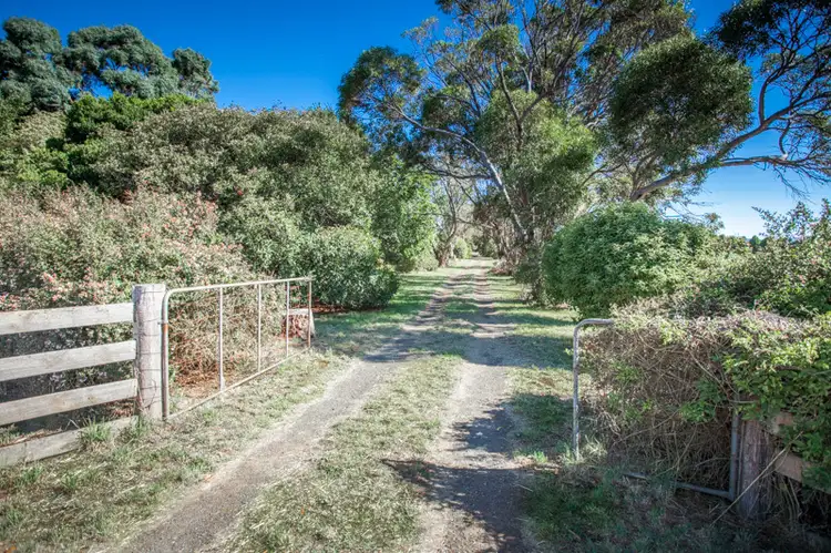 25 McNutts Lane, Lancefield VIC 3435