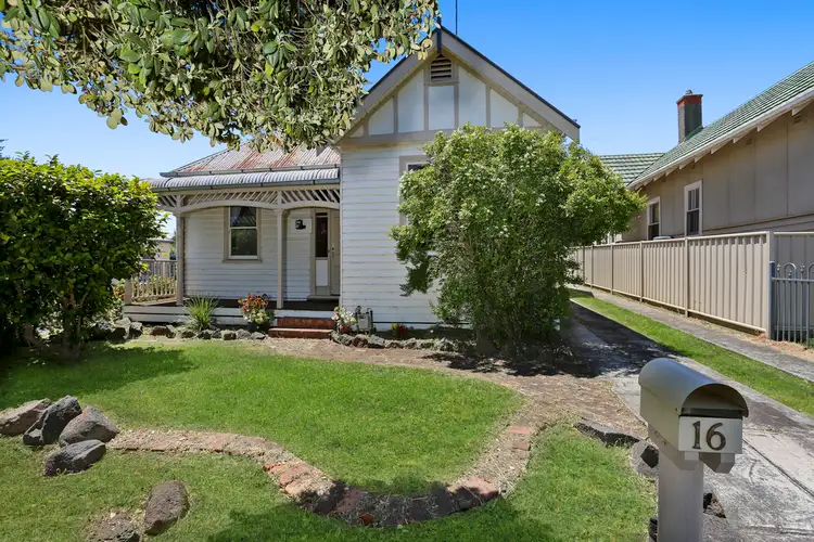 16 Stephen Street, Hamilton VIC 3300