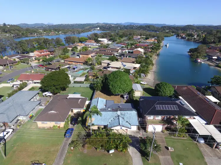 42 Blue Waters Crescent, Tweed Heads West NSW 2485