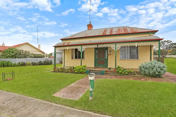 35 Mount Napier Road, Hamilton VIC 3300
