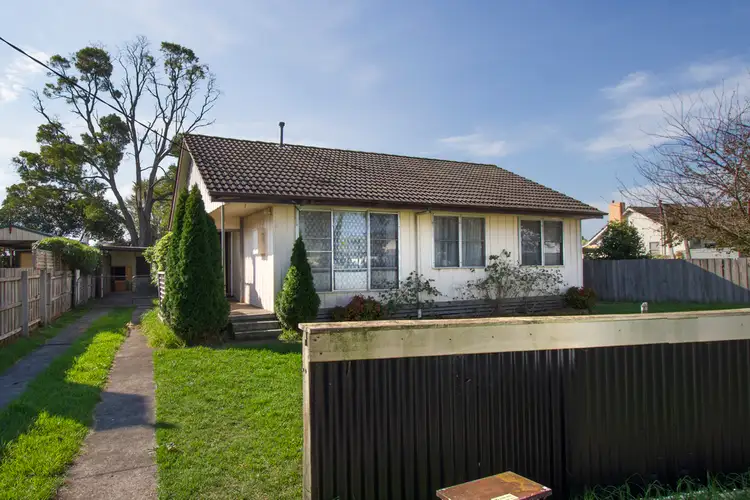 13 Pine Grove, Sale VIC 3850