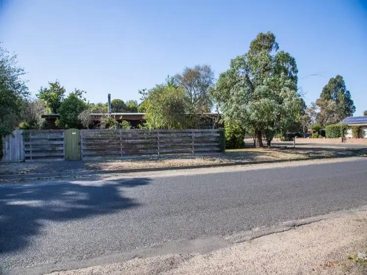 17 William Street, Romsey VIC 3434