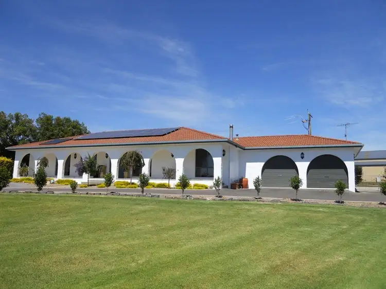 3 Romano Court, Drouin VIC 3818