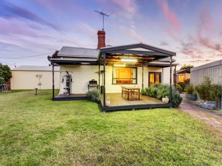 76 Breakwater Road, Breakwater VIC 3219