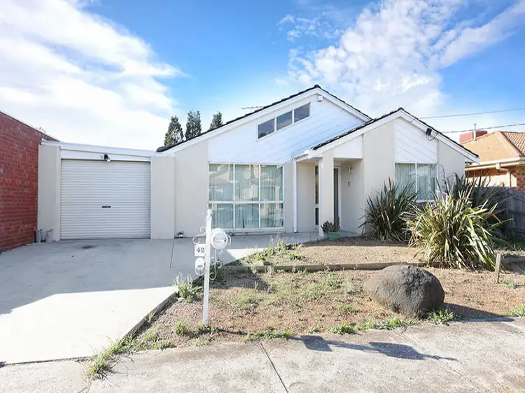 42 Benaroon Drive, Lalor VIC 3075