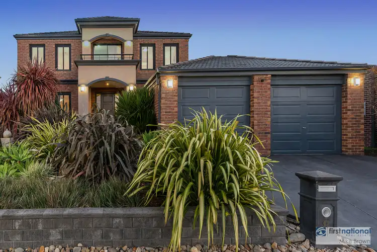 8 Hill View Rise, Mooroolbark VIC 3138