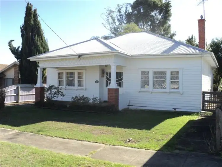 2 Roscoe Avenue, Hamilton VIC 3300