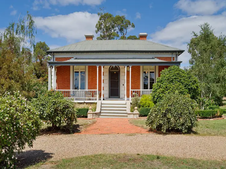 10 Parker Street, Guildford VIC 3451
