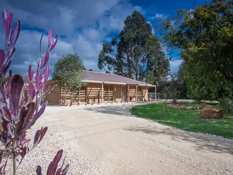 23 Reynolds Grove, Romsey VIC 3434