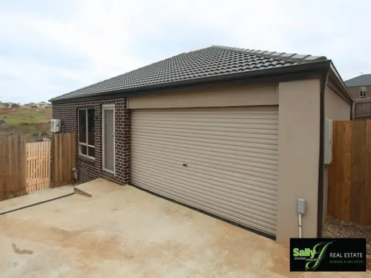 2/35 Victoria Street, Drouin VIC 3818