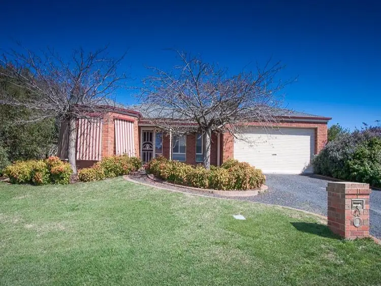 43 Robb Drive, Romsey VIC 3434