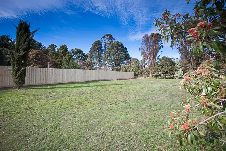6A White Avenue, Romsey VIC 3434