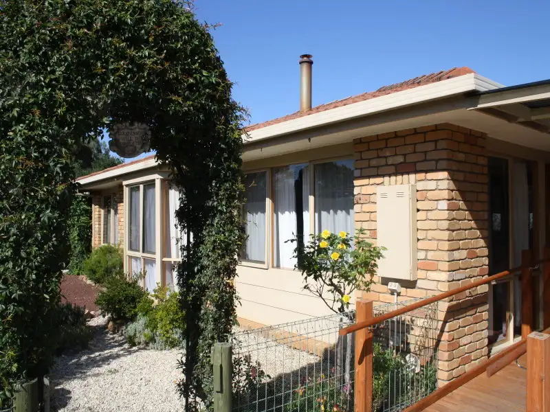 Main view of Homely townhouse listing, 2/5 Elvins Street, Mansfield VIC 3722