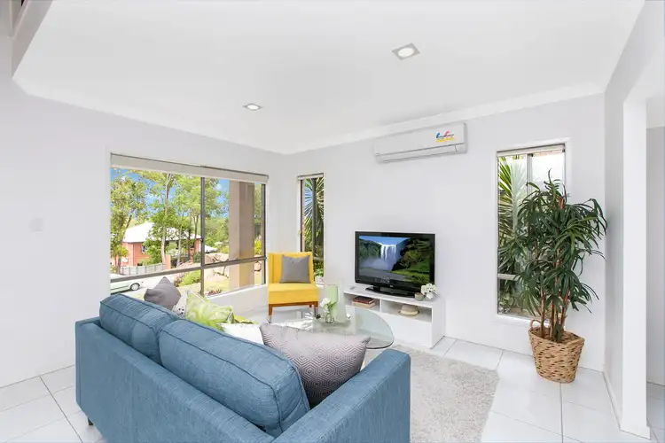 63 Corymbia Crescent