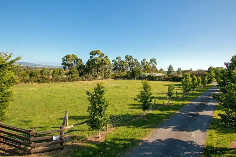 2102 Eltham - Yarra Glen Rd, Yarra Glen VIC 3775