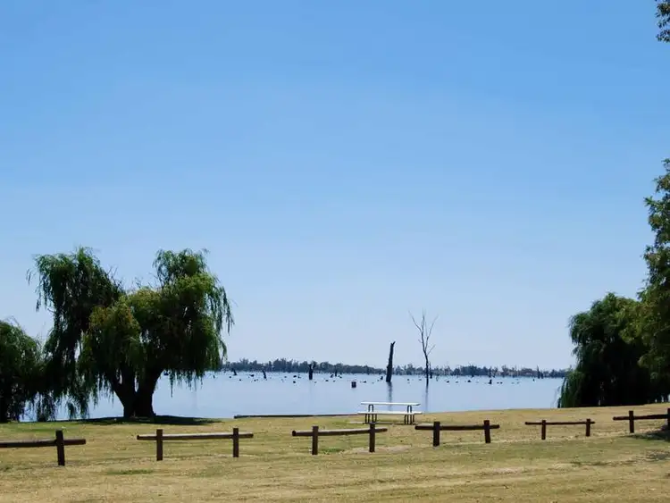10 Linthorpe Drive, Yarrawonga VIC 3730