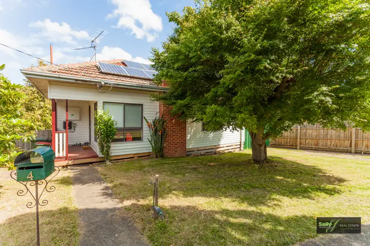 4 Centre Avenue, Warragul VIC 3820