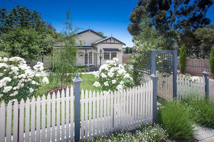 108 Barry St, Romsey VIC 3434