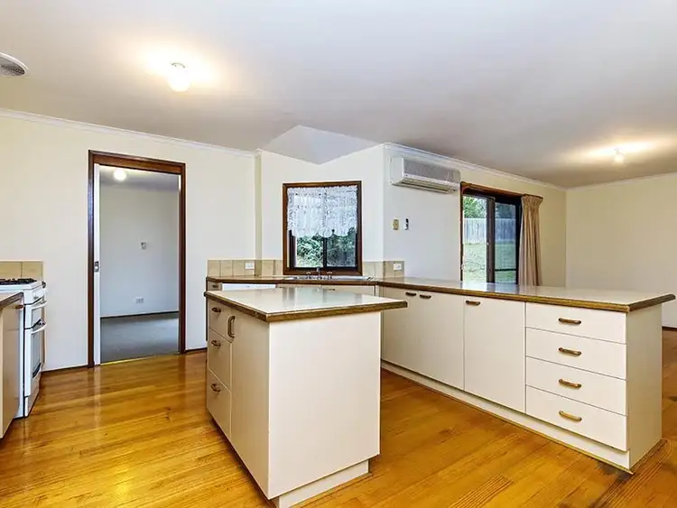 Fifth view of Homely house listing, 2 Miriam Drive, Yarra Glen VIC 3775