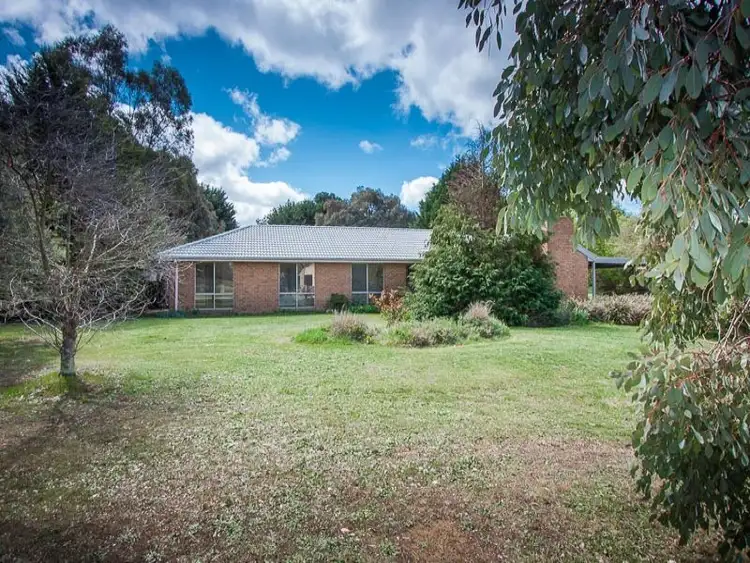 5 Ewing Drive, Romsey VIC 3434