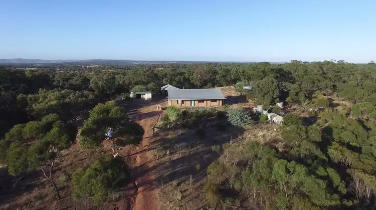 416 JOSEPHINE DRIVE, Wedderburn VIC 3518